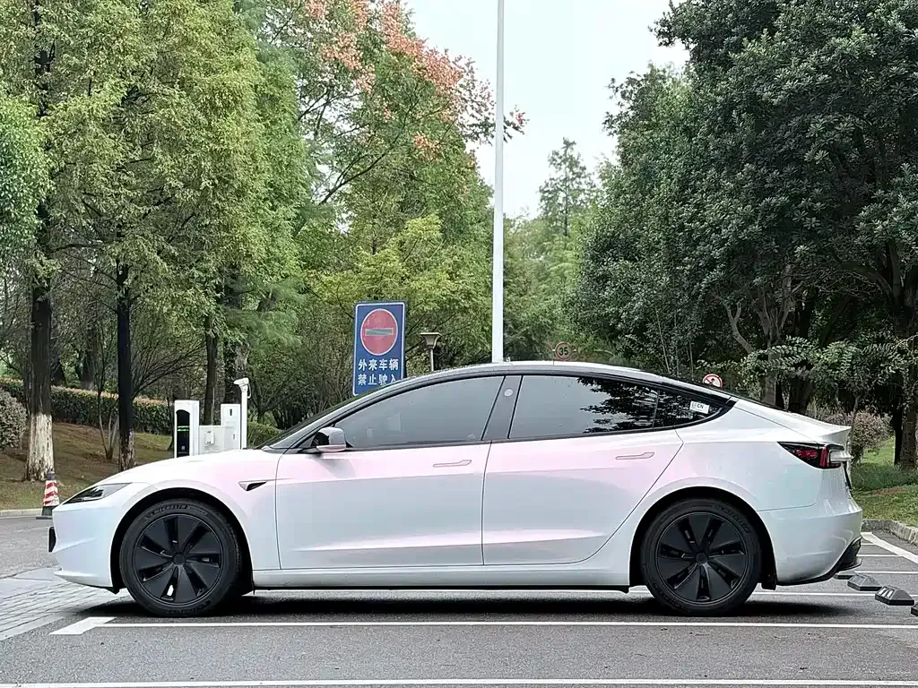 Tesla Model 3 — фото 10