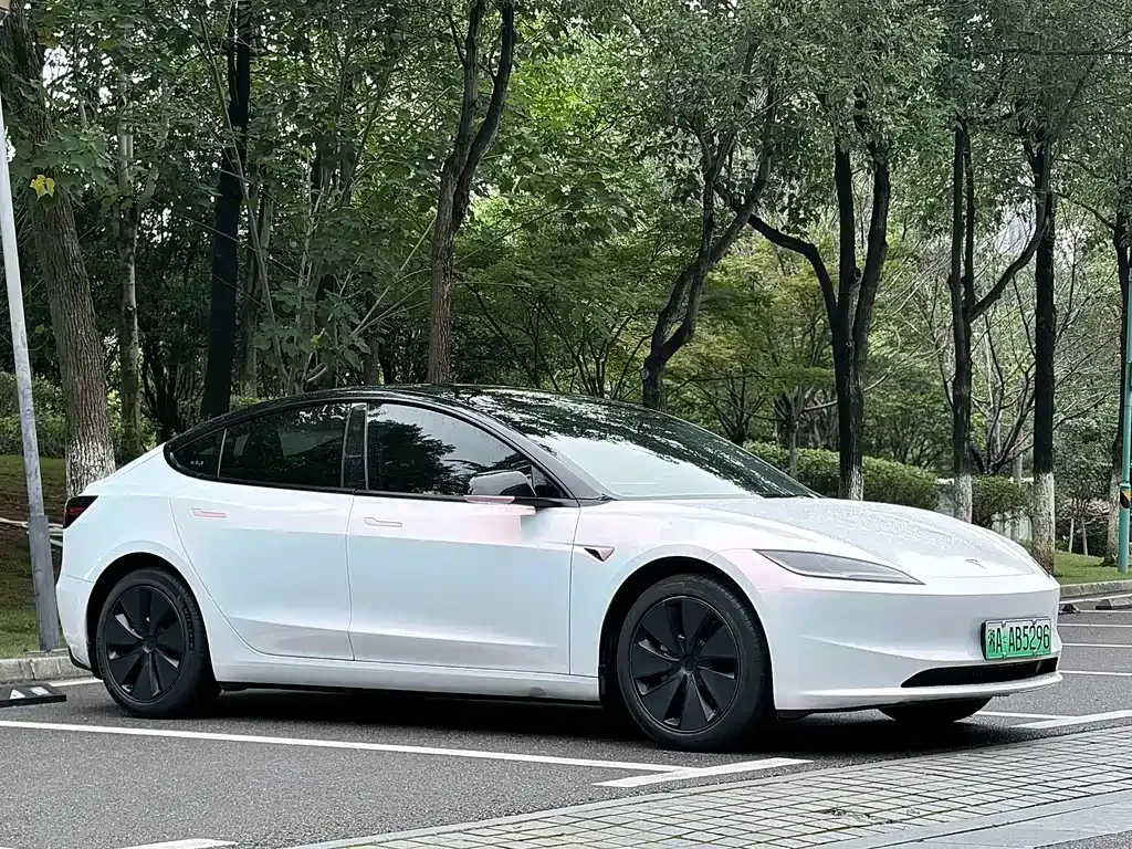 Tesla Model 3 — фото 9