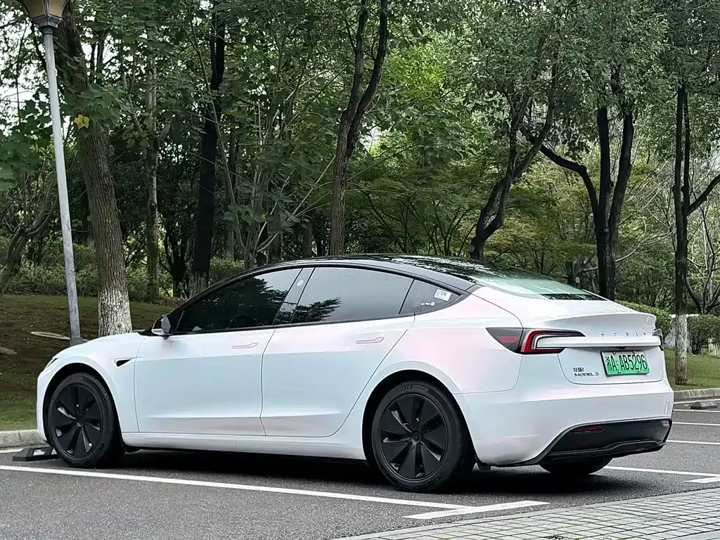 Tesla Model 3 — фото 7