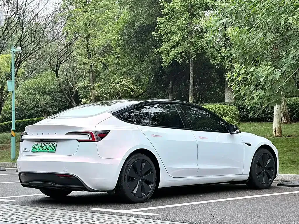 Tesla Model 3 — фото 8