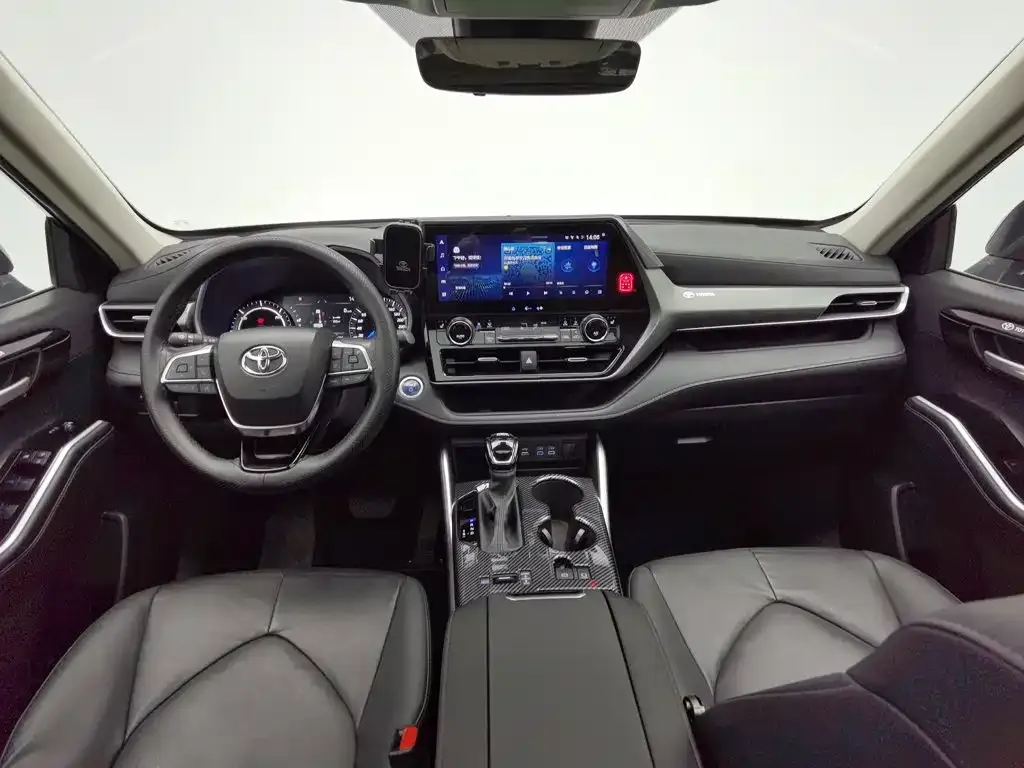 Toyota Highlander — фото 10