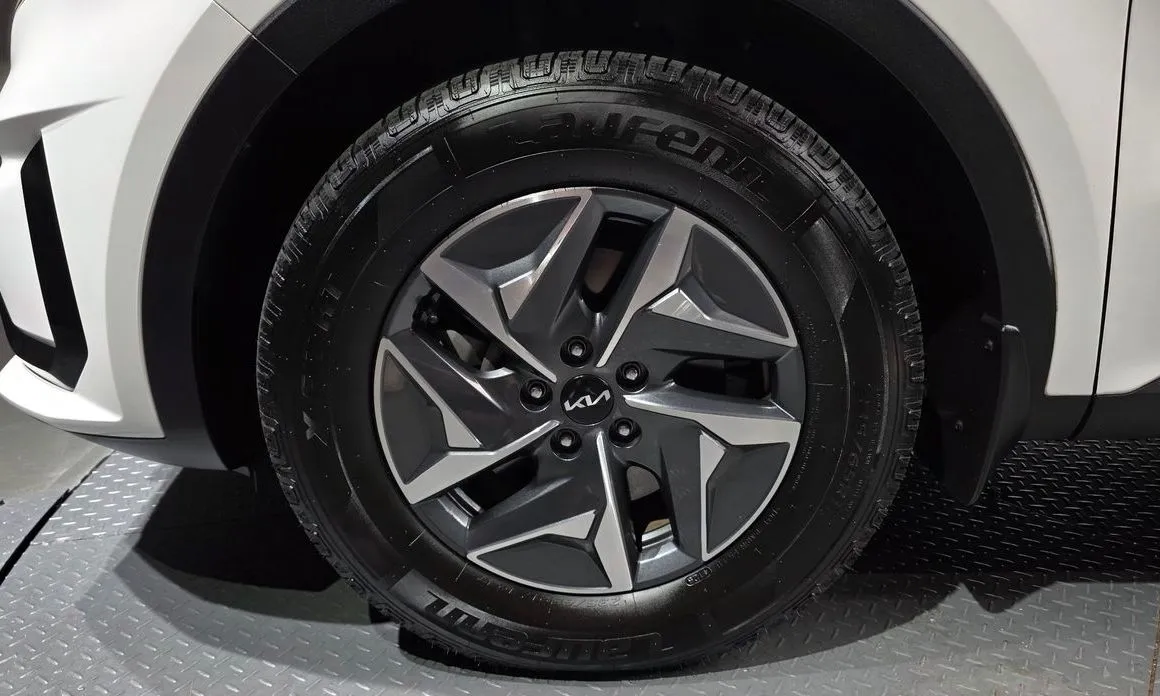 Kia Sorento — фото 7