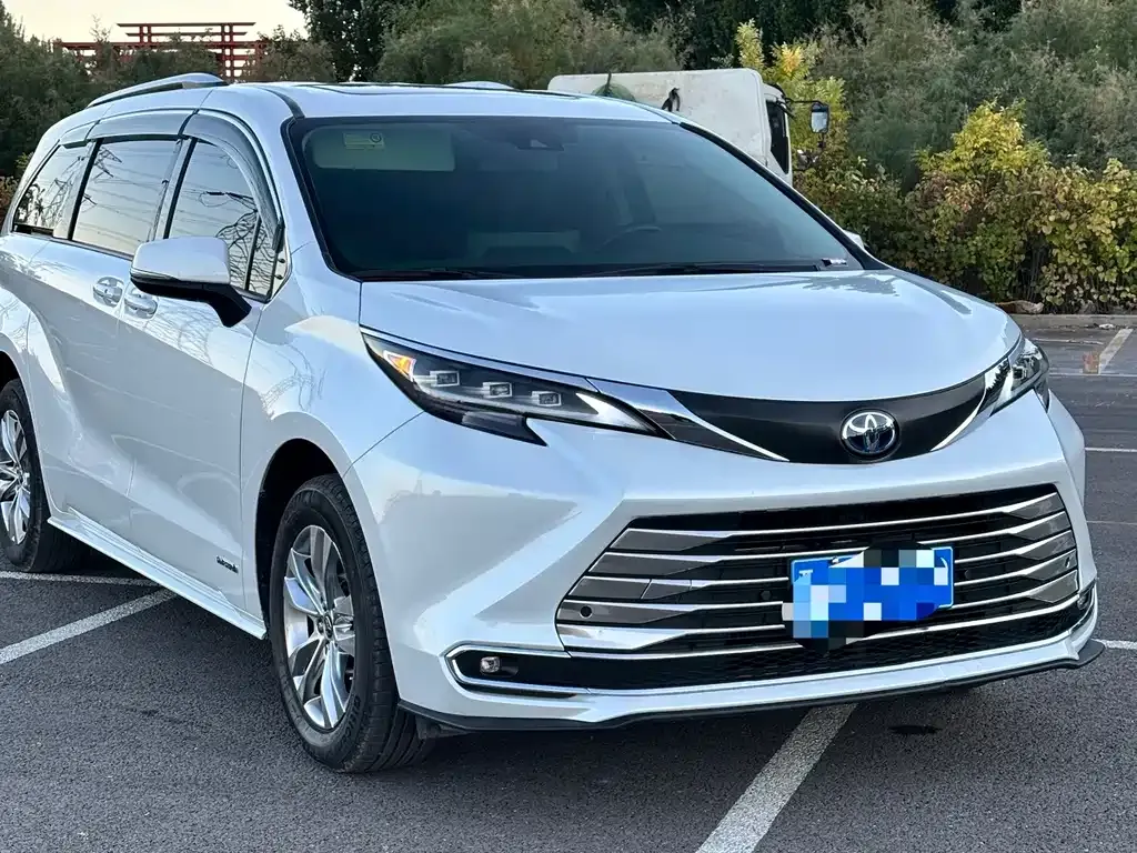 Toyota Sienna — фото 10