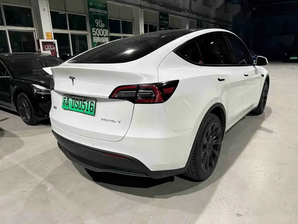 Tesla Model Y — фото 8