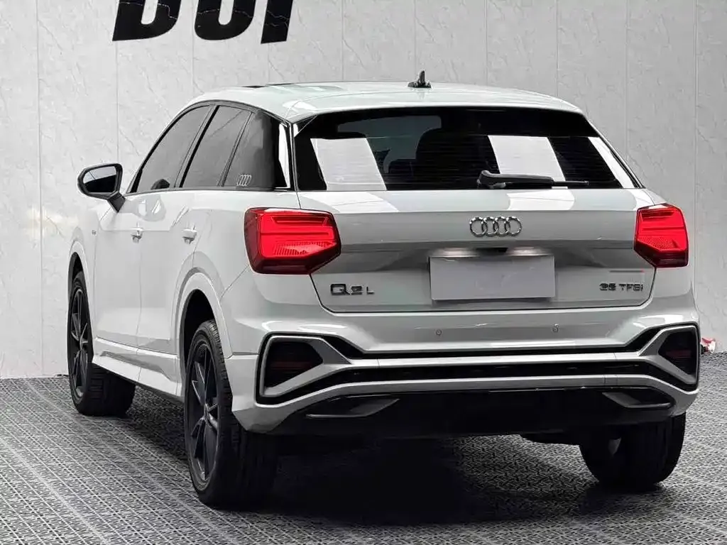 Audi Q2L — фото 6
