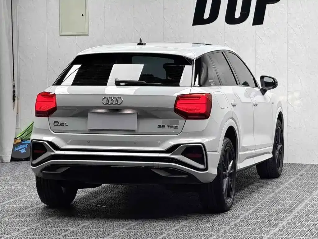 Audi Q2L — фото 5