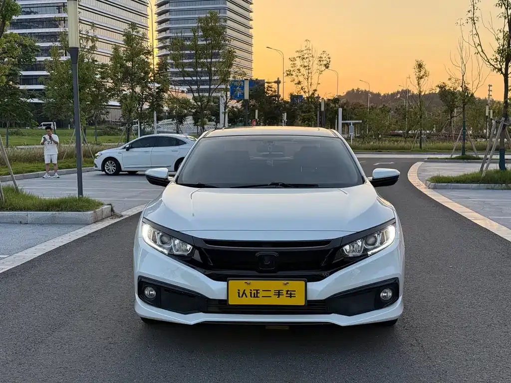 Honda Civic — фото 1