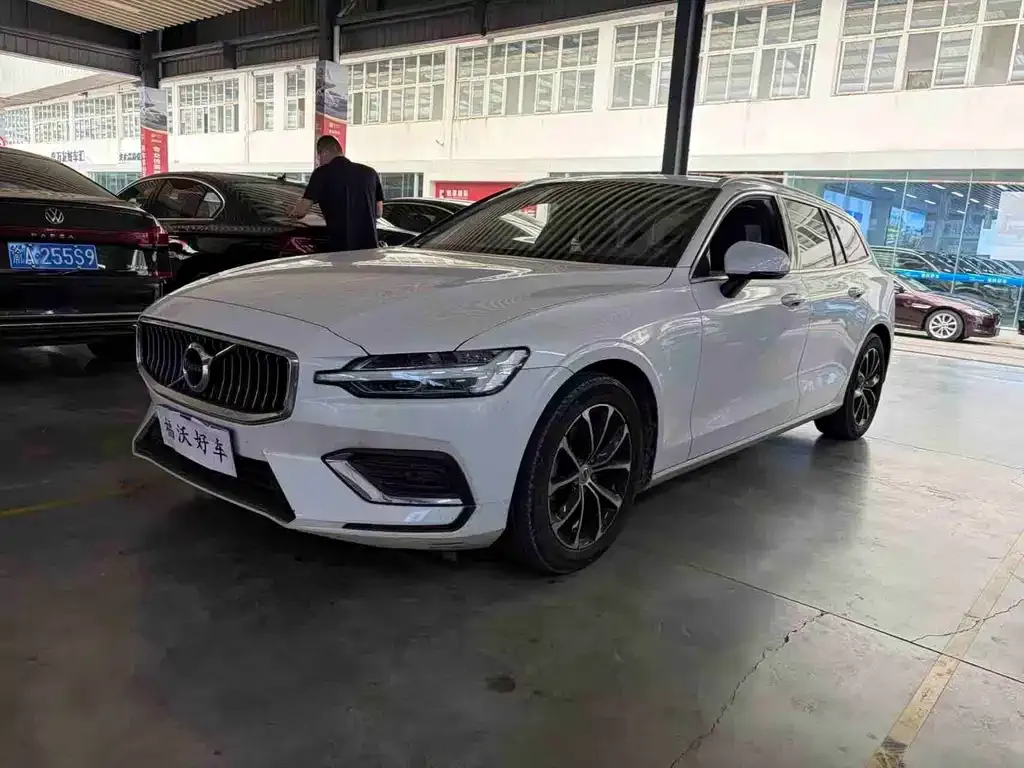 Volvo V60 — фото 1