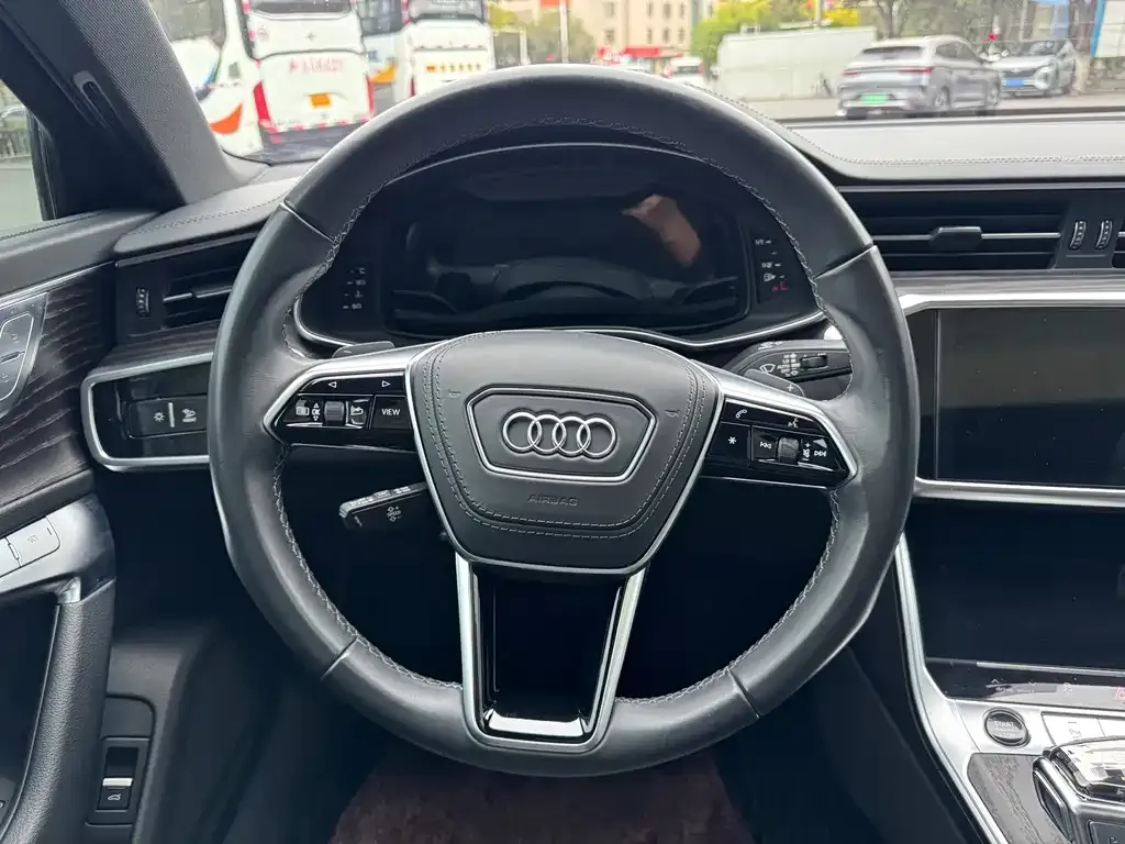 Audi A6L — фото 5