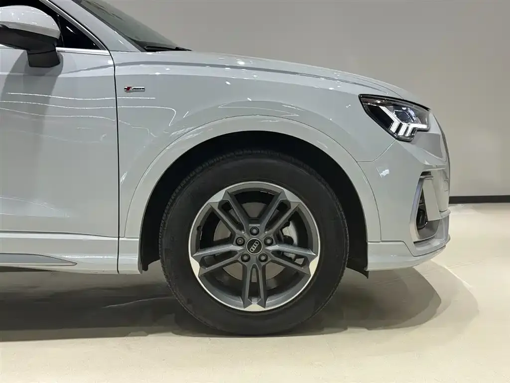 Audi Q3 — фото 10