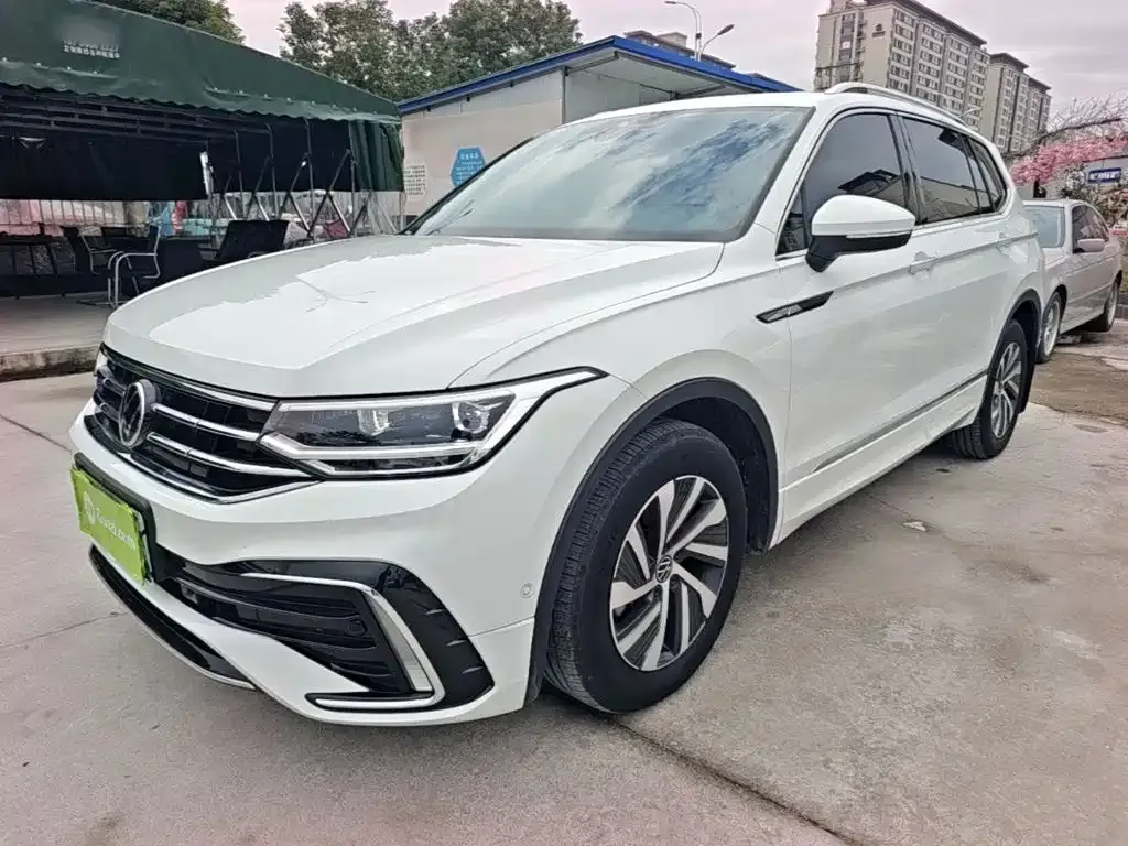 Volkswagen Tiguan L PHEV — фото 2