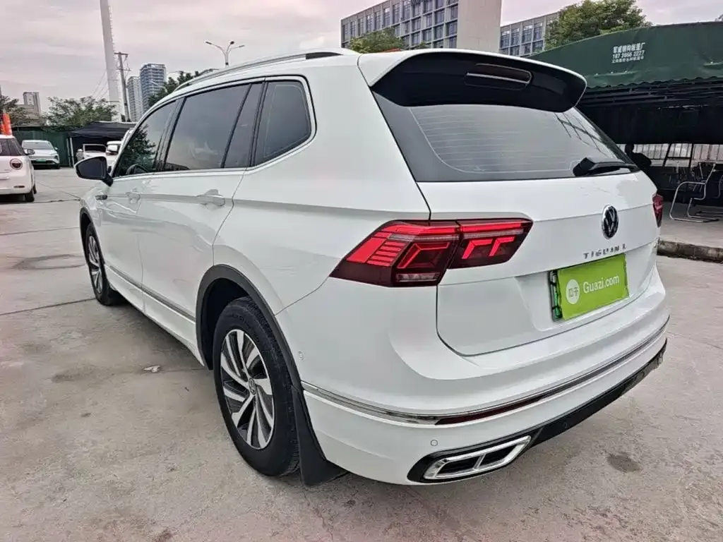 Volkswagen Tiguan L PHEV — фото 7