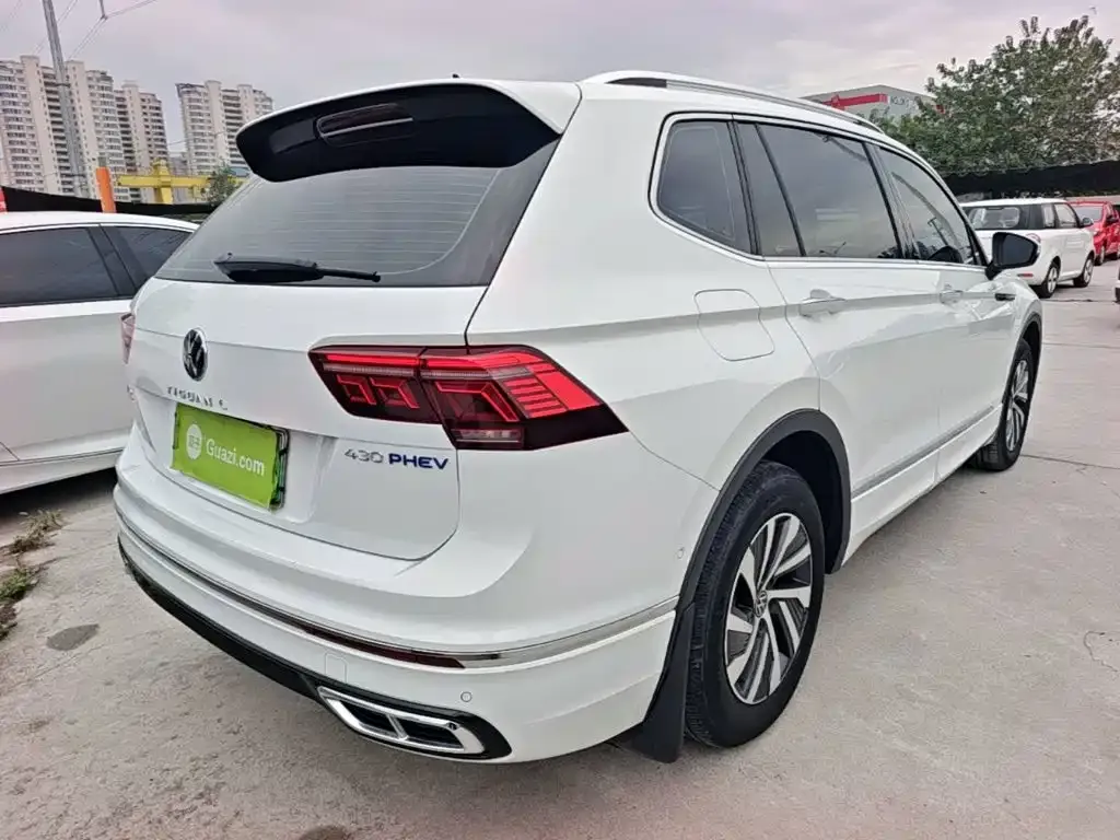 Volkswagen Tiguan L PHEV — фото 8