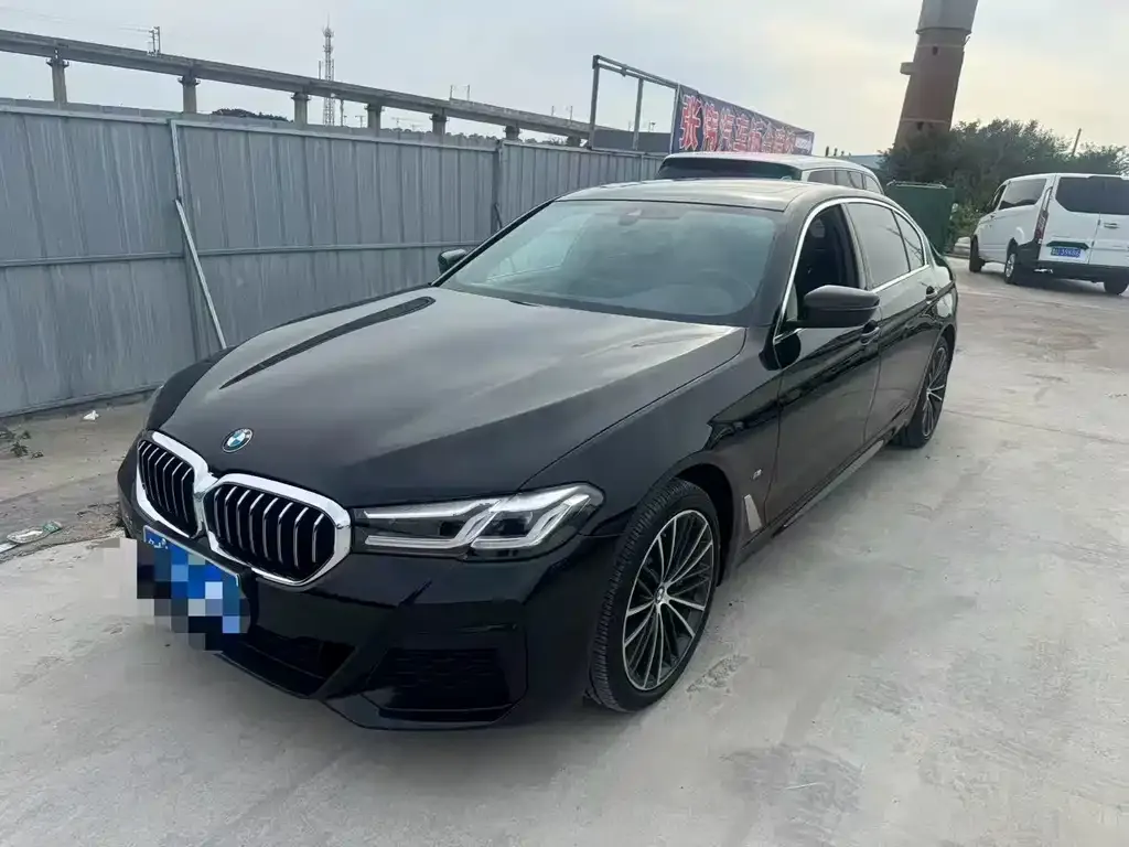 BMW 5 Series — фото 1