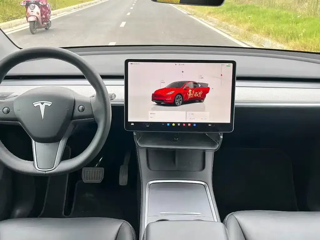 Tesla Model Y — фото 4