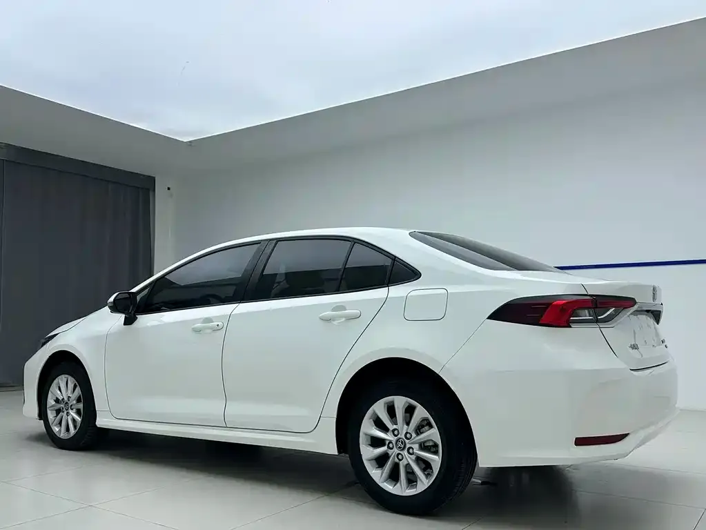 Toyota Corolla — фото 2