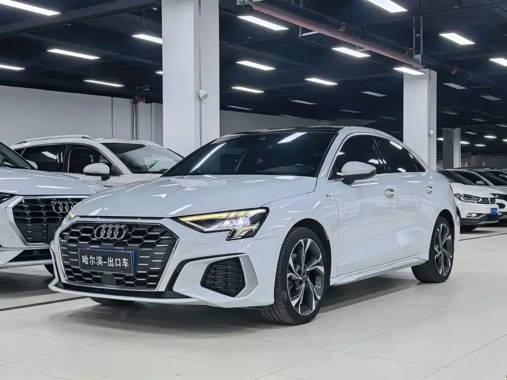 Audi A3 — фото 1