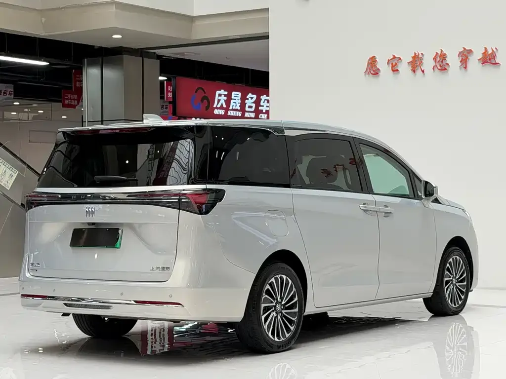 Buick GL8 Hybrid — фото 3