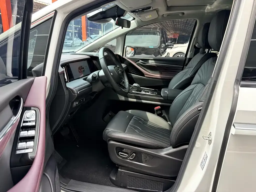 GAC Motor Trumpchi M8 — фото 3
