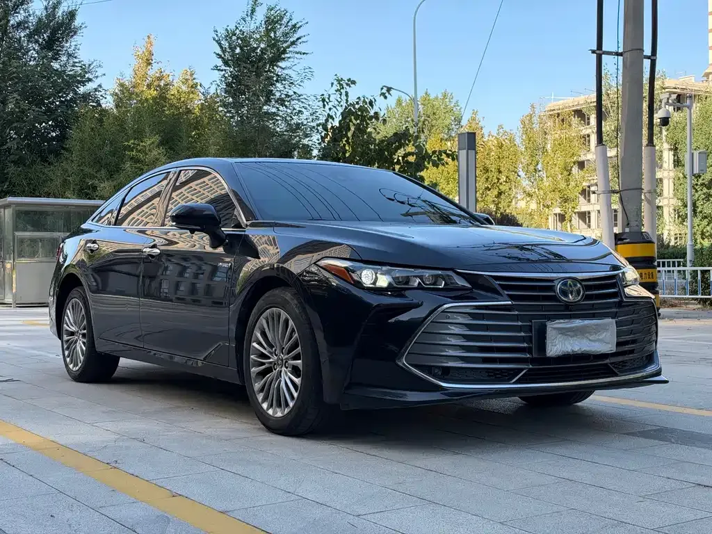Toyota Avalon — фото 1
