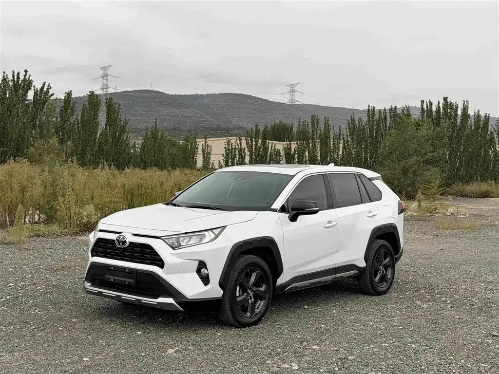 Toyota RAV4 — фото 1
