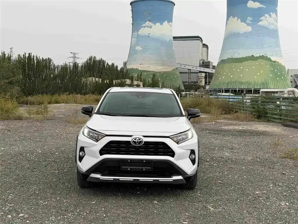 Toyota RAV4 — фото 8