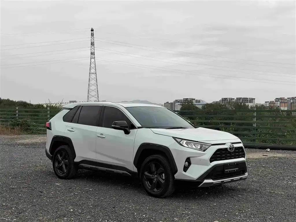 Toyota RAV4 — фото 6