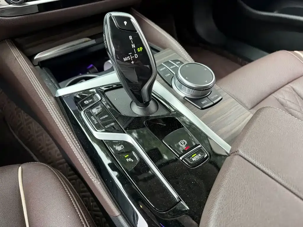 BMW 5 Series New Energy — фото 4