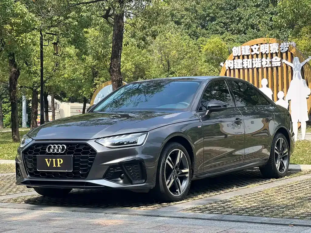 Audi A4L — фото 1