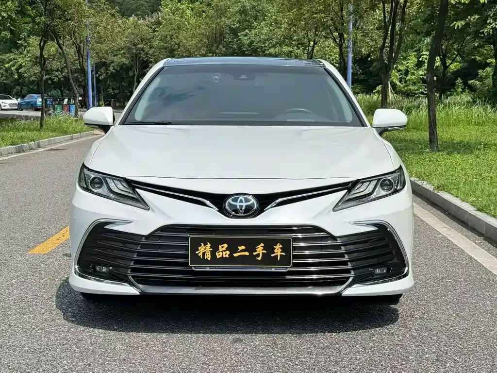 Toyota Camry — фото 9