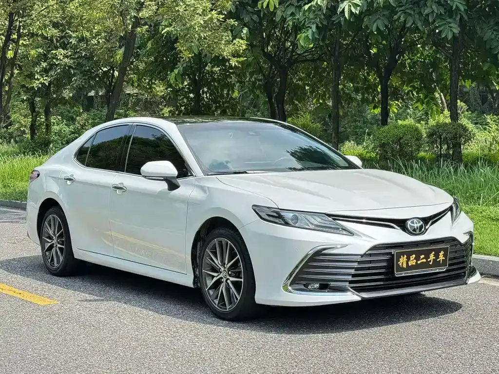 Toyota Camry — фото 10