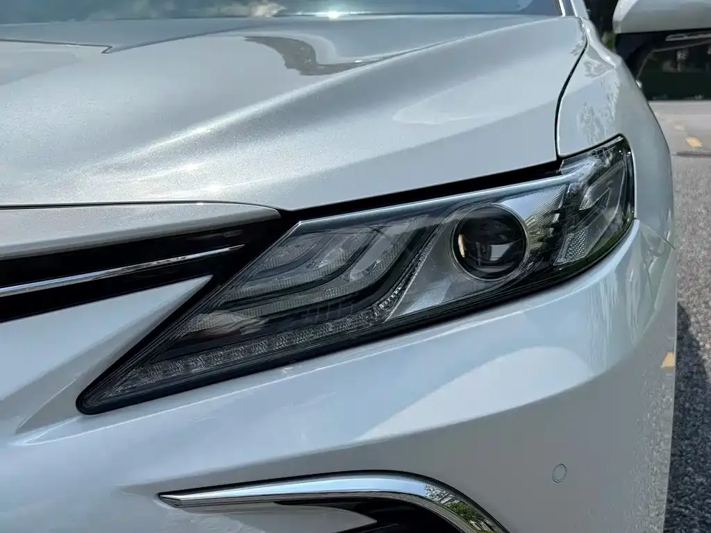 Toyota Camry — фото 6