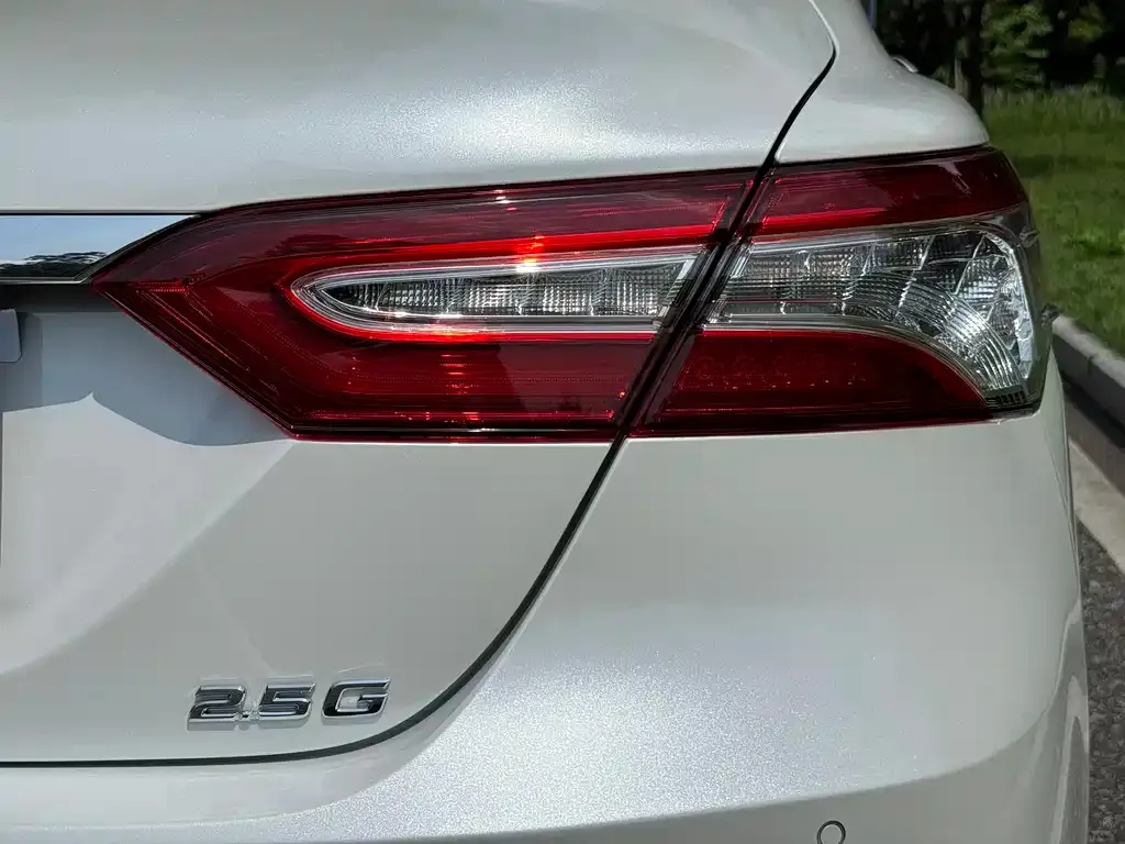 Toyota Camry — фото 4