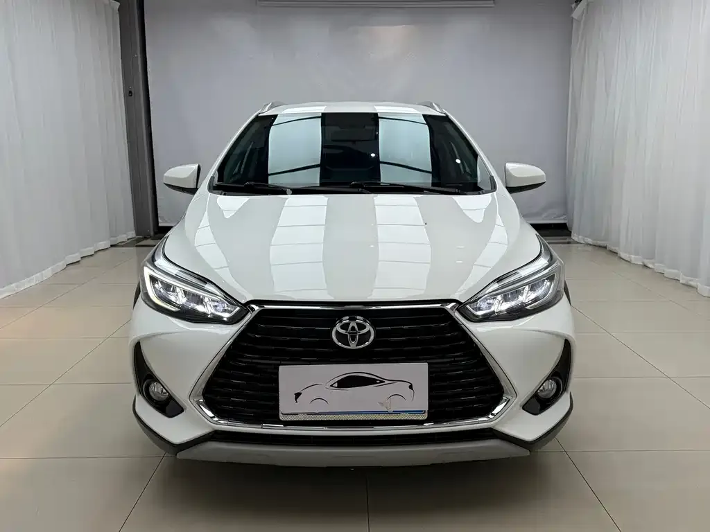 Toyota Yaris L — фото 4