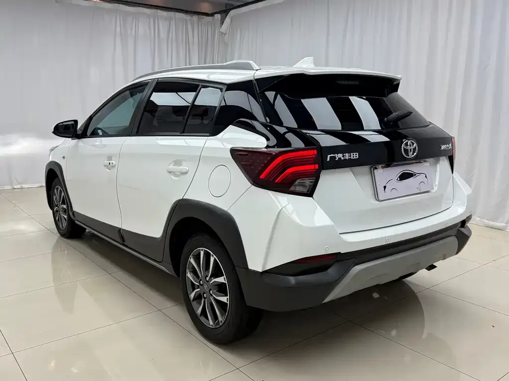 Toyota Yaris L — фото 7