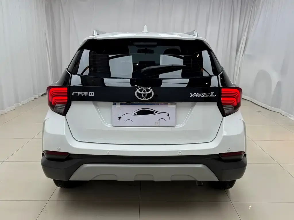 Toyota Yaris L — фото 6