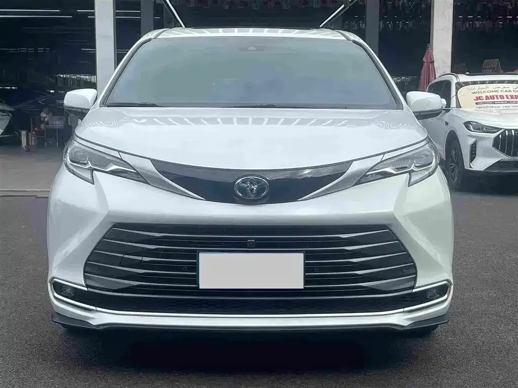 Toyota Sienna — фото 2