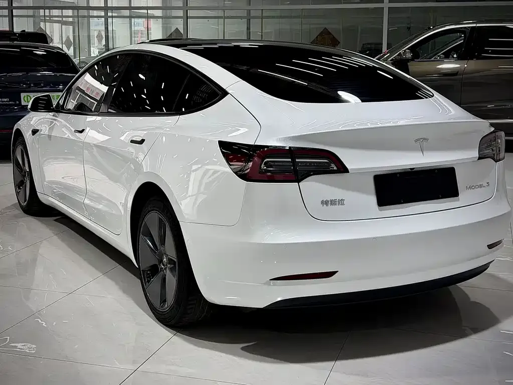 Tesla Model 3 — фото 3