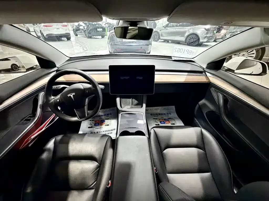Tesla Model 3 — фото 2