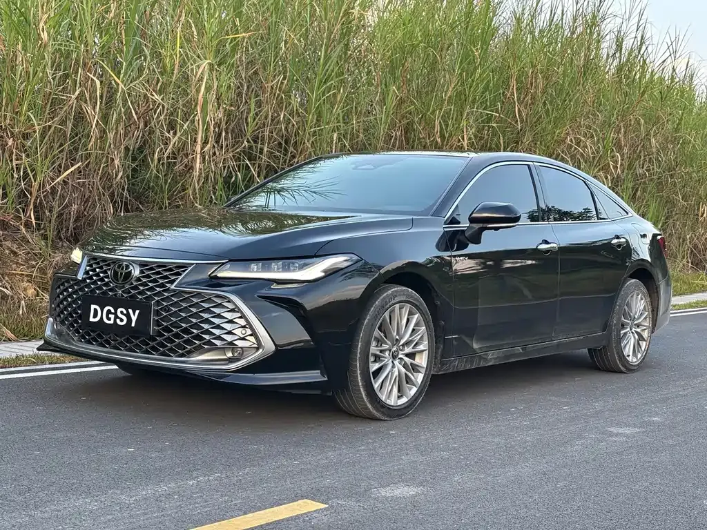 Toyota Avalon — фото 1