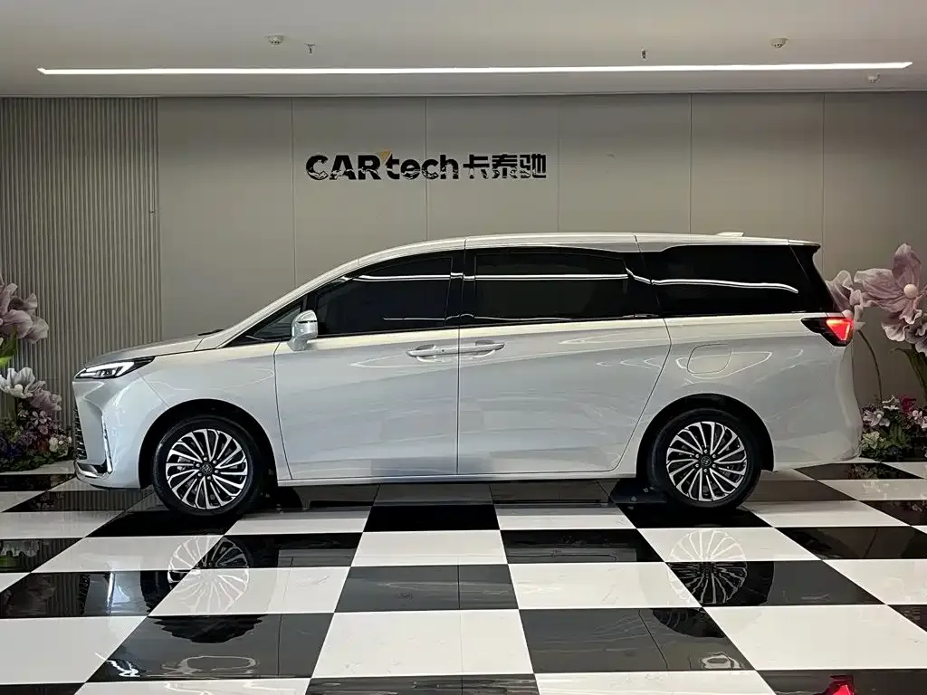Buick GL8 Hybrid — фото 2