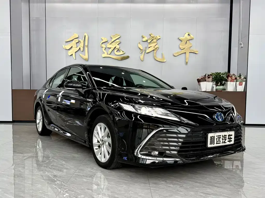 Toyota Camry — фото 7