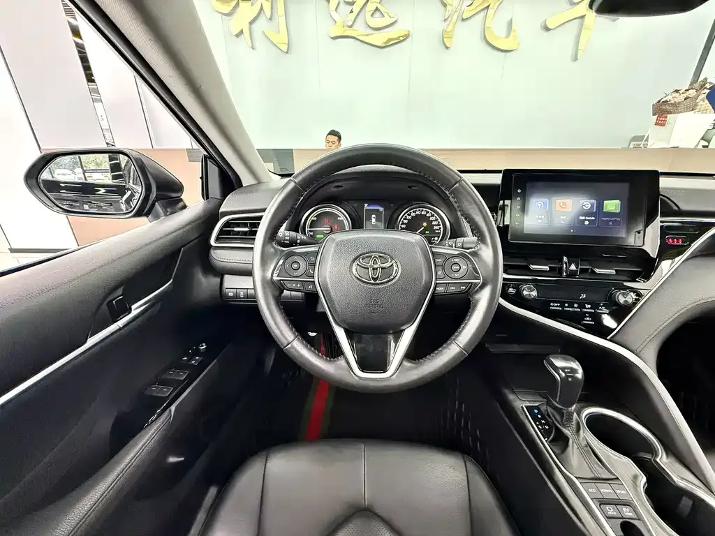 Toyota Camry — фото 4