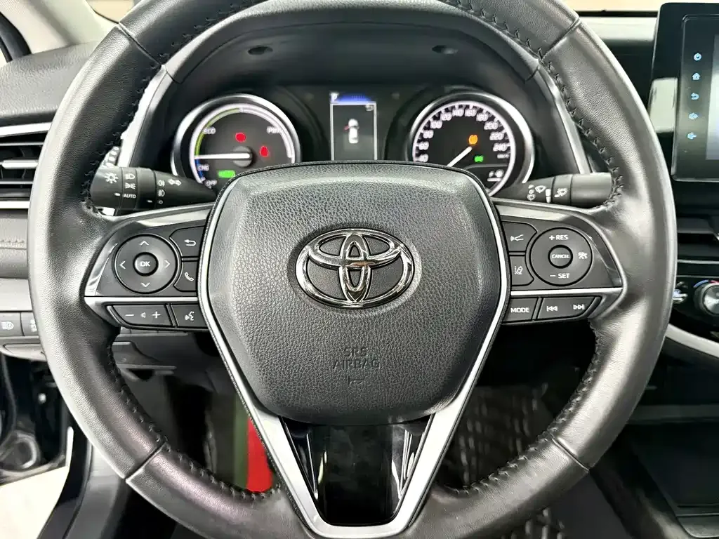 Toyota Camry — фото 6