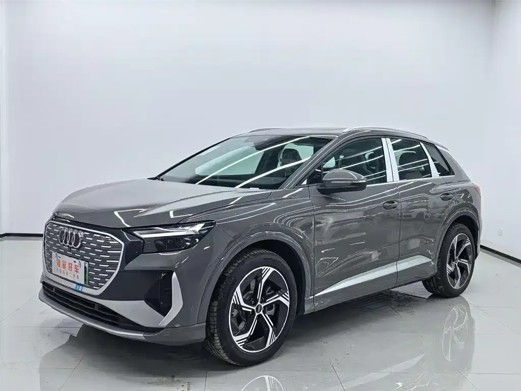 Audi Q4 e-tron — фото 1