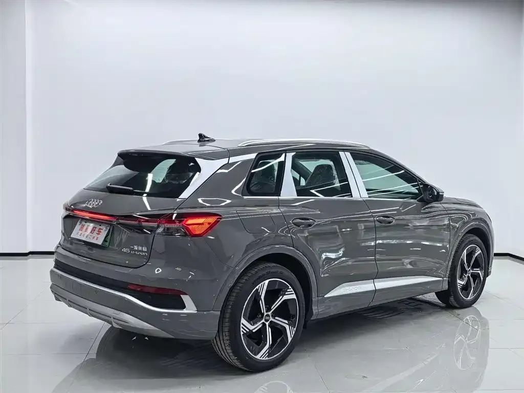 Audi Q4 e-tron — фото 3