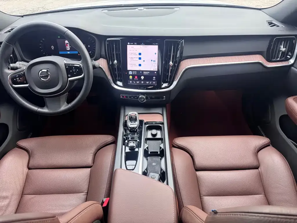 Volvo S60 — фото 10
