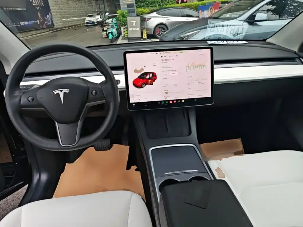 Tesla Model Y — фото 3