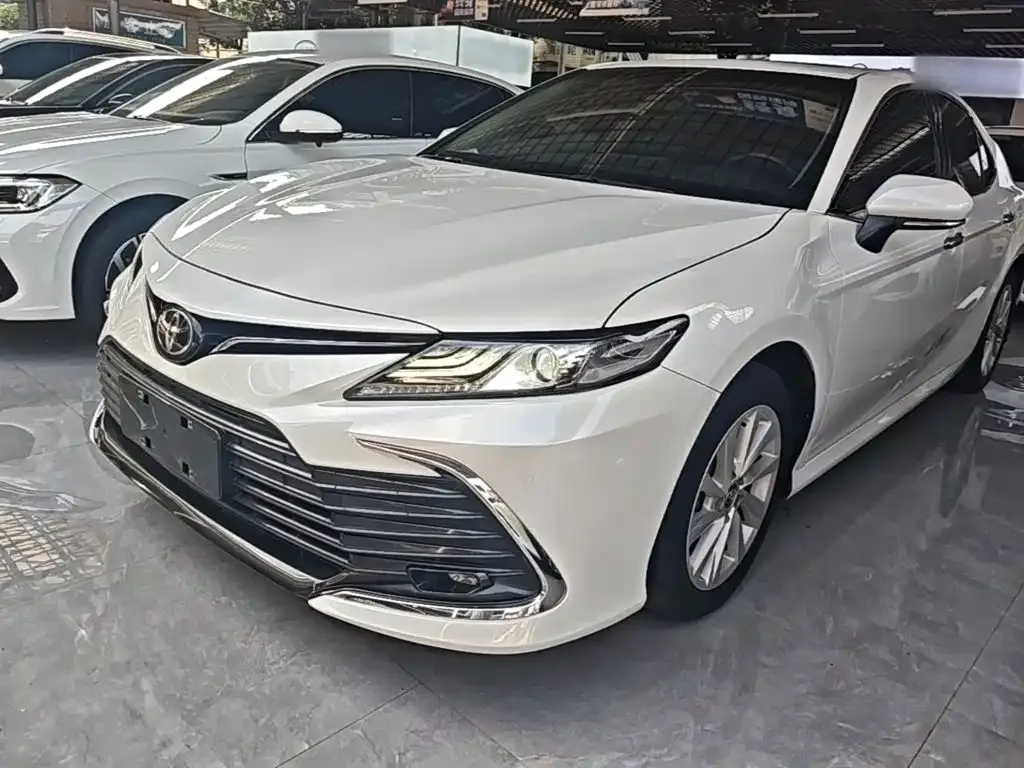 Toyota Camry — фото 5