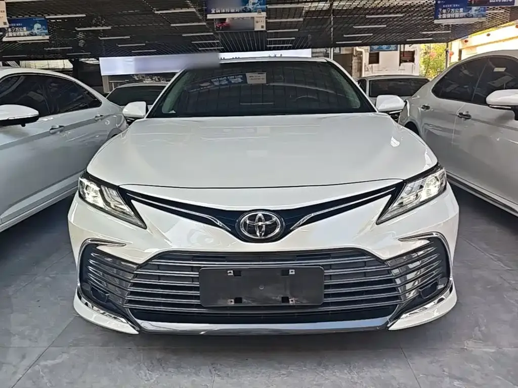 Toyota Camry — фото 7